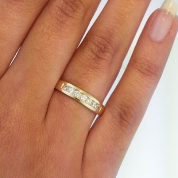 14k Solid Yellow Gold Round Wedding Band size 7 - Picture 4 of 9